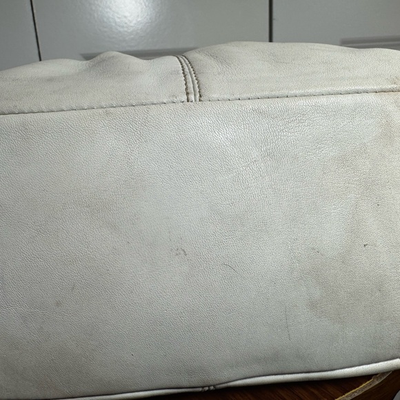 Coach F13759 White Leather Shoulder Bag Purple Lining Silver Hardware - Picture 6 of 16